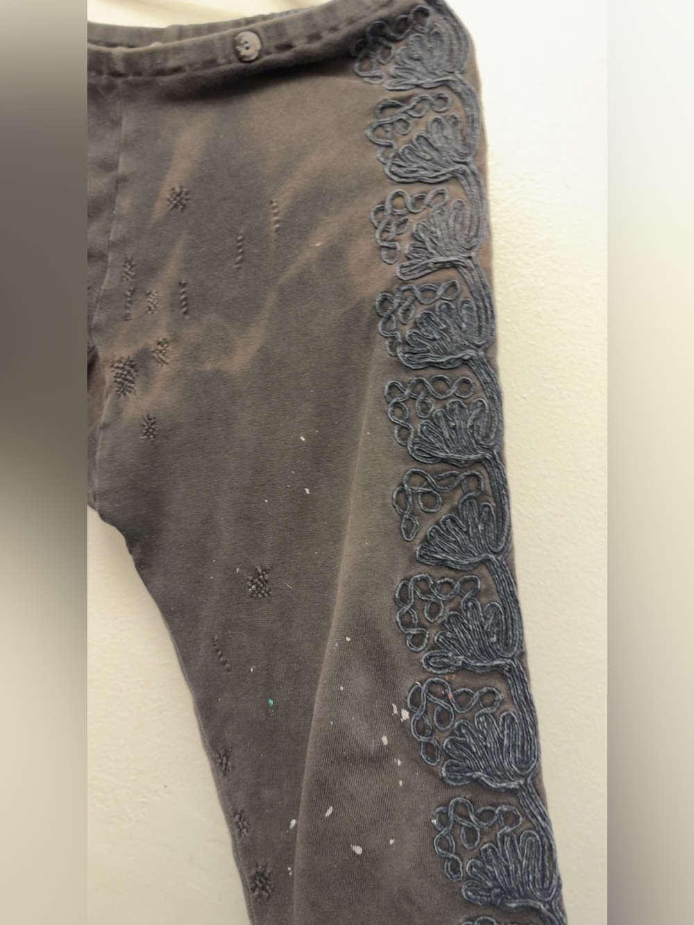 Magnolia Pearl Black Embroidered Side-Panel Legging pants - Picture 3 of 13